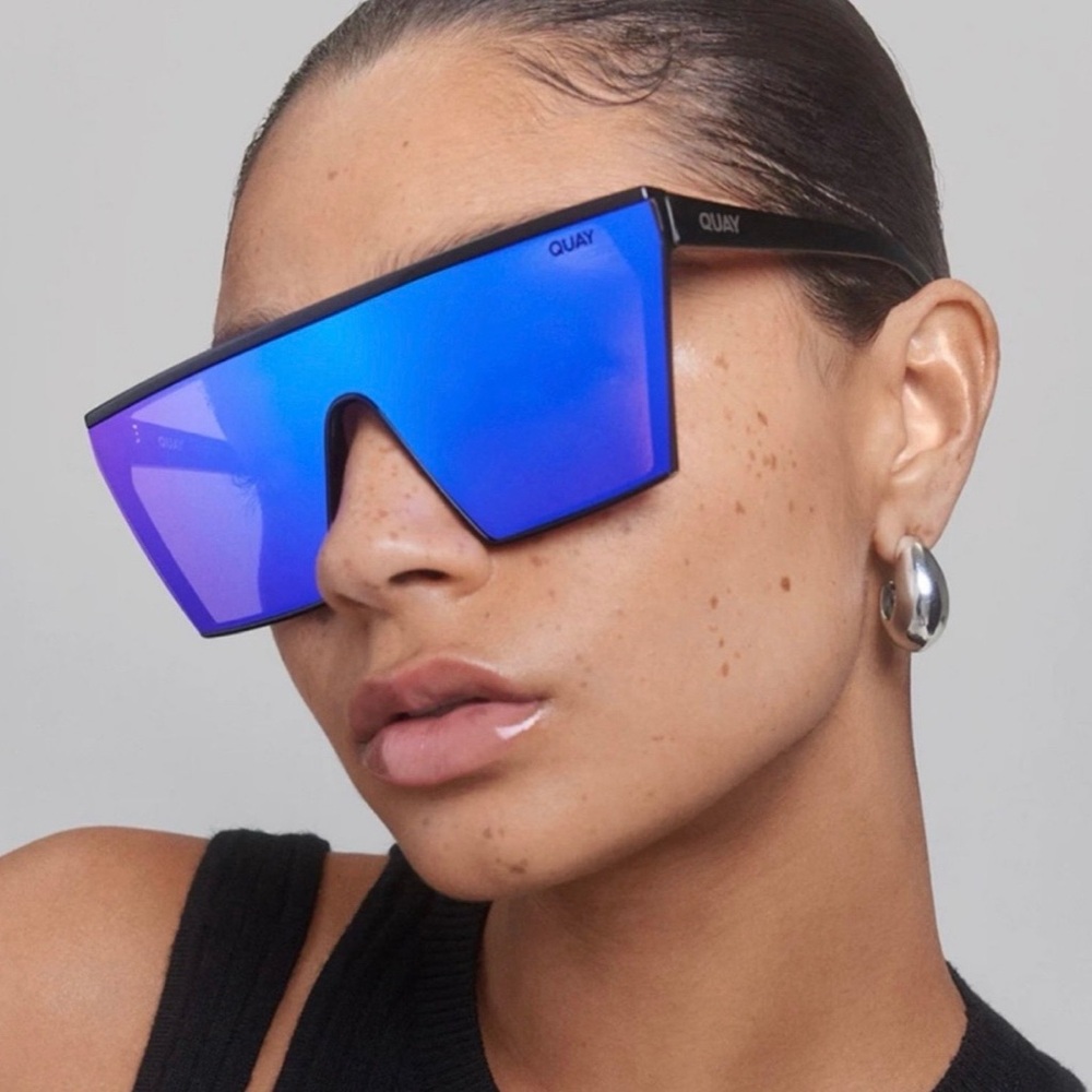 Like New Quay Australia Shield Sunglasses with Blue Mirrored Lens